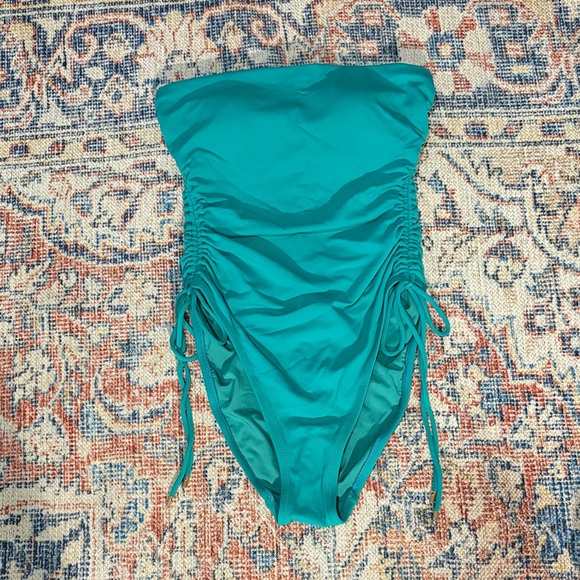 Robin Piccone Aubrey Bandeau One Piece Swimsuit in Ocean SZ 8 NWOT - Picture 2 of 5